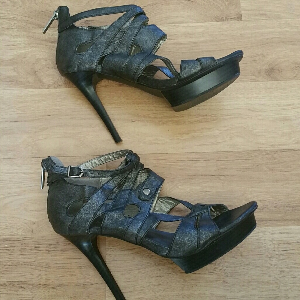 2lipstoo silver dark grey pumps